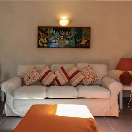 Rosso Apartment *