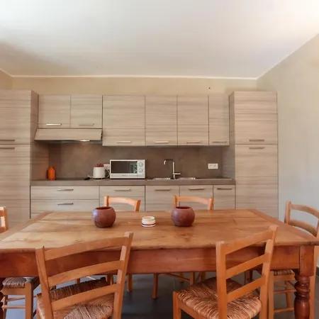 Rosso Apartamento Centuri